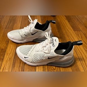 Woman’s 10 Nike air max 270 white